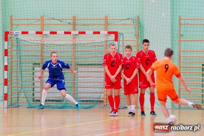 Zdjęcie w galerii na portalu naszraciborz.pl: Piątek z HLPN. Pierwsza wygrana Ultimate Team. Pewne trzy oczka IC Team wiadomości z regionu