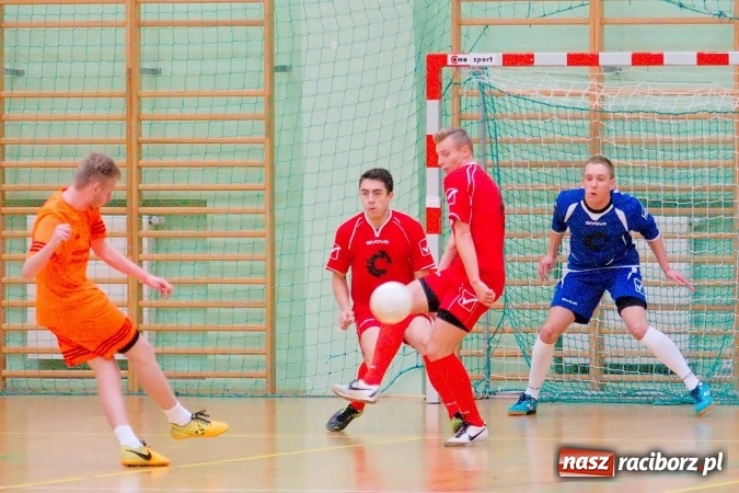 Zdjęcie w galerii na portalu naszraciborz.pl: Piątek z HLPN. Pierwsza wygrana Ultimate Team. Pewne trzy oczka IC Team wiadomości z regionu