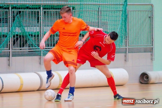 Zdjęcie w galerii na portalu naszraciborz.pl: Piątek z HLPN. Pierwsza wygrana Ultimate Team. Pewne trzy oczka IC Team wiadomości z regionu