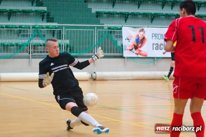 Zdjęcie w galerii na portalu naszraciborz.pl: Piątek z HLPN. Pierwsza wygrana Ultimate Team. Pewne trzy oczka IC Team wiadomości z regionu