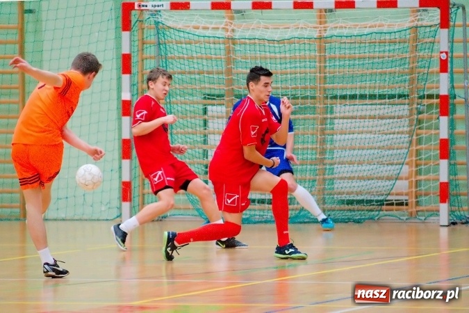 Zdjęcie w galerii na portalu naszraciborz.pl: Piątek z HLPN. Pierwsza wygrana Ultimate Team. Pewne trzy oczka IC Team wiadomości z regionu