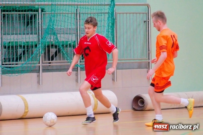 Zdjęcie w galerii na portalu naszraciborz.pl: Piątek z HLPN. Pierwsza wygrana Ultimate Team. Pewne trzy oczka IC Team wiadomości z regionu