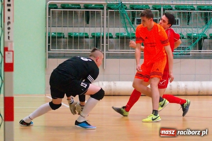 Zdjęcie w galerii na portalu naszraciborz.pl: Piątek z HLPN. Pierwsza wygrana Ultimate Team. Pewne trzy oczka IC Team wiadomości z regionu