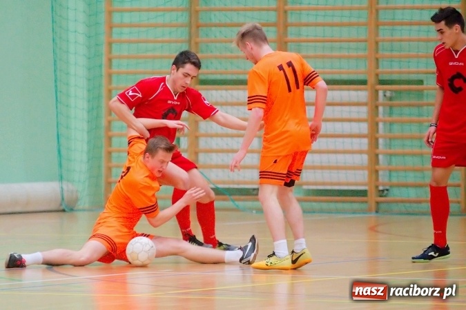 Zdjęcie w galerii na portalu naszraciborz.pl: Piątek z HLPN. Pierwsza wygrana Ultimate Team. Pewne trzy oczka IC Team wiadomości z regionu