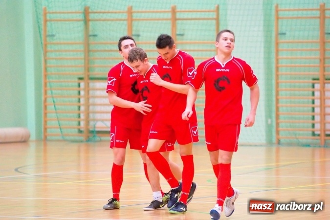 Zdjęcie w galerii na portalu naszraciborz.pl: Piątek z HLPN. Pierwsza wygrana Ultimate Team. Pewne trzy oczka IC Team wiadomości z regionu