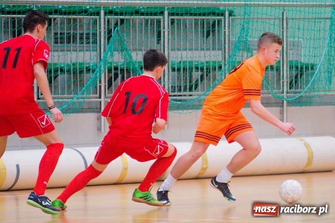 Zdjęcie w galerii na portalu naszraciborz.pl: Piątek z HLPN. Pierwsza wygrana Ultimate Team. Pewne trzy oczka IC Team wiadomości z regionu