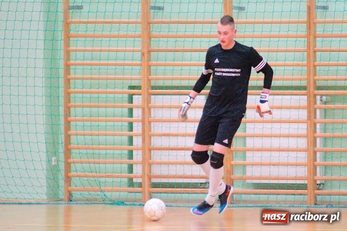 Zdjęcie w galerii na portalu naszraciborz.pl: Piątek z HLPN. Pierwsza wygrana Ultimate Team. Pewne trzy oczka IC Team wiadomości z regionu