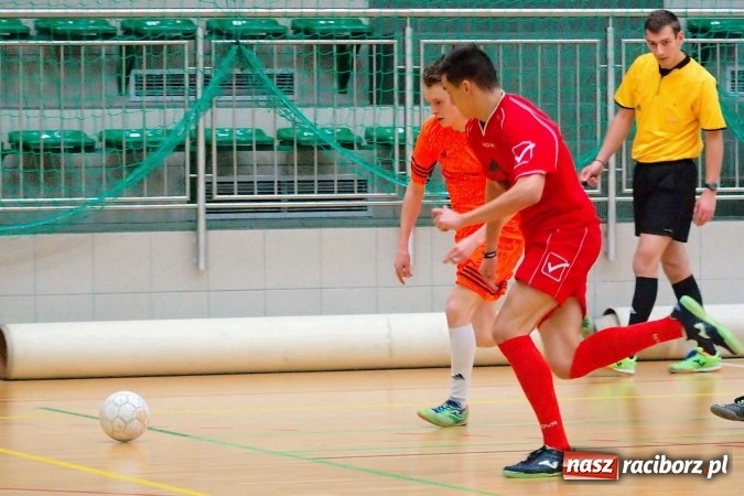 Zdjęcie w galerii na portalu naszraciborz.pl: Piątek z HLPN. Pierwsza wygrana Ultimate Team. Pewne trzy oczka IC Team wiadomości z regionu