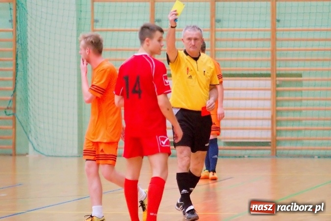 Zdjęcie w galerii na portalu naszraciborz.pl: Piątek z HLPN. Pierwsza wygrana Ultimate Team. Pewne trzy oczka IC Team wiadomości z regionu