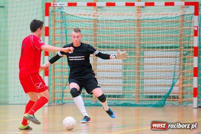 Zdjęcie w galerii na portalu naszraciborz.pl: Piątek z HLPN. Pierwsza wygrana Ultimate Team. Pewne trzy oczka IC Team wiadomości z regionu