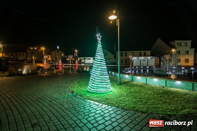 Zdjęcie w galerii na portalu naszraciborz.pl: Centrum Pietrowic Wielkich ustrojone na święta - zobacz zdjęcia wiadomości z regionu