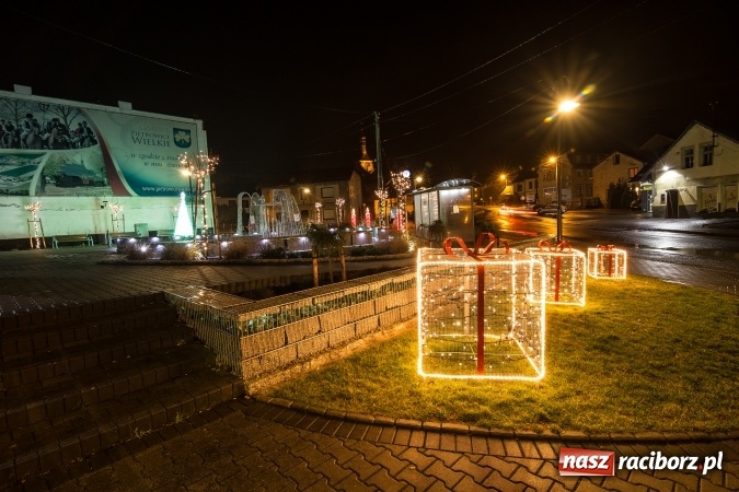 Zdjęcie w galerii na portalu naszraciborz.pl: Centrum Pietrowic Wielkich ustrojone na święta - zobacz zdjęcia wiadomości z regionu