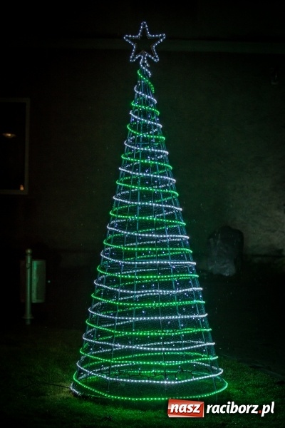 Zdjęcie w galerii na portalu naszraciborz.pl: Centrum Pietrowic Wielkich ustrojone na święta - zobacz zdjęcia wiadomości z regionu