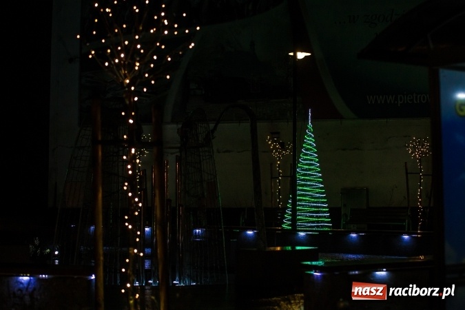 Zdjęcie w galerii na portalu naszraciborz.pl: Centrum Pietrowic Wielkich ustrojone na święta - zobacz zdjęcia wiadomości z regionu