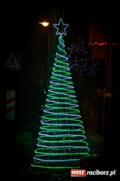 Zdjęcie w galerii na portalu naszraciborz.pl: Centrum Pietrowic Wielkich ustrojone na święta - zobacz zdjęcia wiadomości z regionu