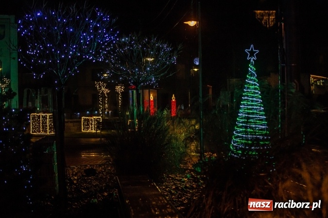 Zdjęcie w galerii na portalu naszraciborz.pl: Centrum Pietrowic Wielkich ustrojone na święta - zobacz zdjęcia wiadomości z regionu