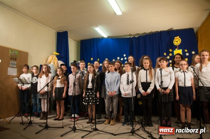 Zdjęcie w galerii na portalu naszraciborz.pl: A wczora z wieczora… odbyły się jasełka w SP 18  wiadomości z regionu