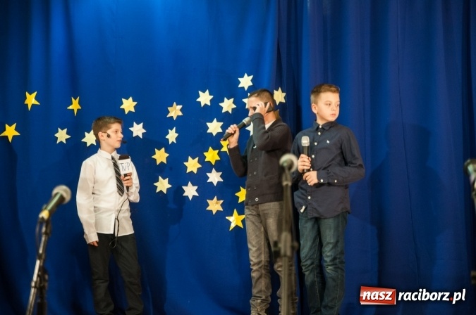 Zdjęcie w galerii na portalu naszraciborz.pl: A wczora z wieczora… odbyły się jasełka w SP 18  wiadomości z regionu