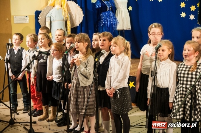 Zdjęcie w galerii na portalu naszraciborz.pl: A wczora z wieczora… odbyły się jasełka w SP 18  wiadomości z regionu