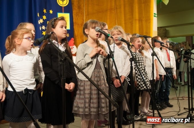 Zdjęcie w galerii na portalu naszraciborz.pl: A wczora z wieczora… odbyły się jasełka w SP 18  wiadomości z regionu