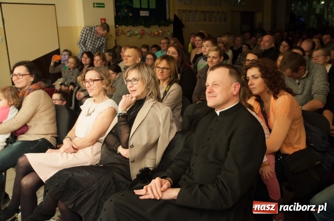 Zdjęcie w galerii na portalu naszraciborz.pl: A wczora z wieczora… odbyły się jasełka w SP 18  wiadomości z regionu