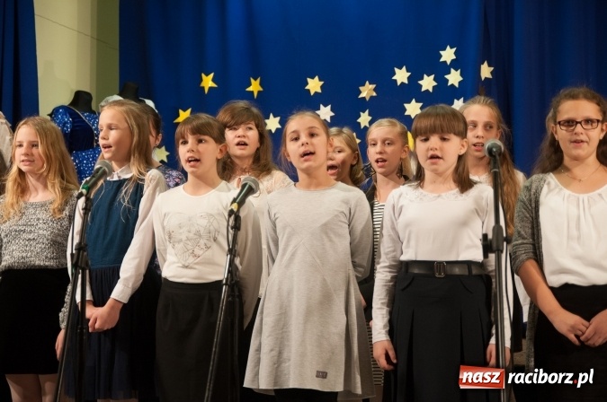 Zdjęcie w galerii na portalu naszraciborz.pl: A wczora z wieczora… odbyły się jasełka w SP 18  wiadomości z regionu