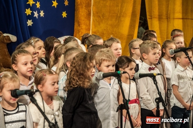 Zdjęcie w galerii na portalu naszraciborz.pl: A wczora z wieczora… odbyły się jasełka w SP 18  wiadomości z regionu