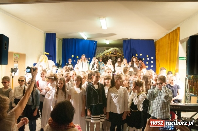 Zdjęcie w galerii na portalu naszraciborz.pl: A wczora z wieczora… odbyły się jasełka w SP 18  wiadomości z regionu