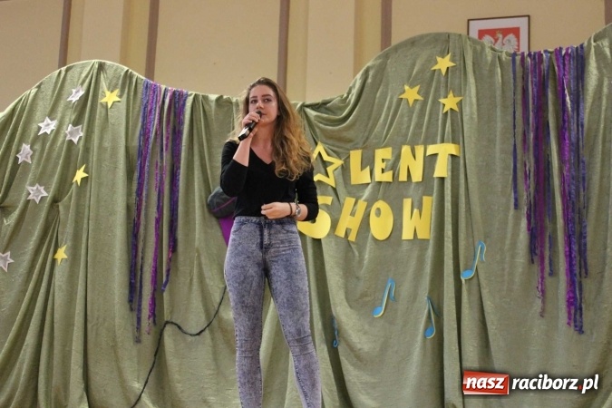 Zdjęcie w galerii na portalu naszraciborz.pl: Talent show w Ekonomiku wiadomości z regionu