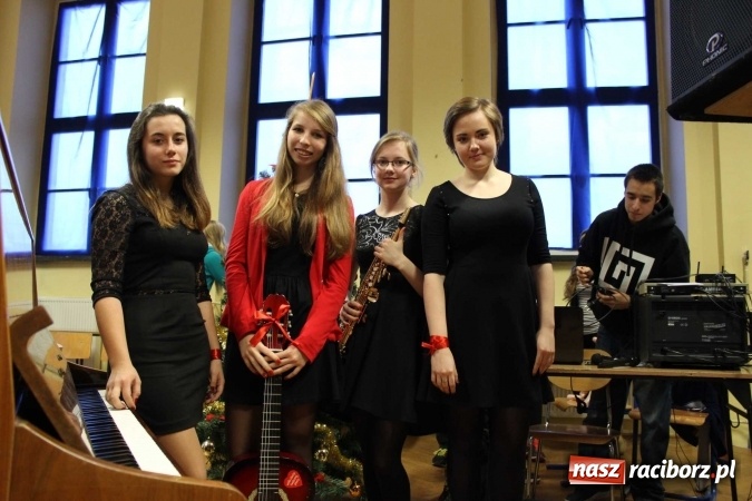 Zdjęcie w galerii na portalu naszraciborz.pl: Talent show w Ekonomiku wiadomości z regionu