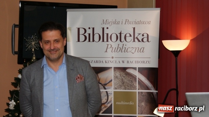 Zdjęcie w galerii na portalu naszraciborz.pl: Dom na dachu - spotkanie z Igorem Jelińskim w bibliotece wiadomości z regionu