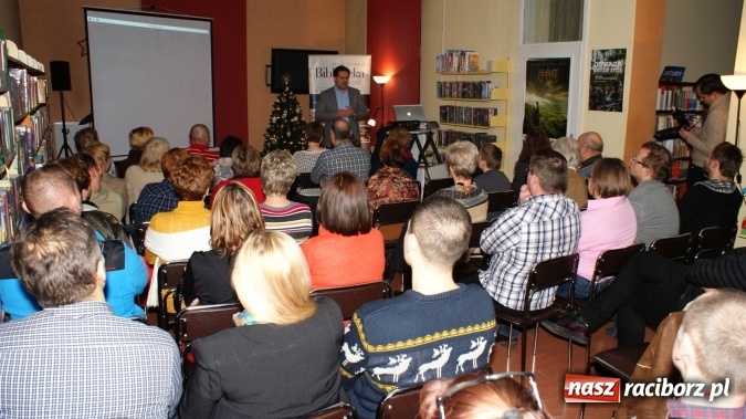 Zdjęcie w galerii na portalu naszraciborz.pl: Dom na dachu - spotkanie z Igorem Jelińskim w bibliotece wiadomości z regionu