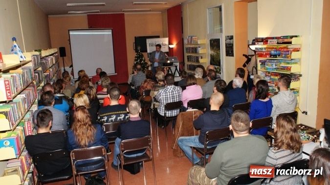 Zdjęcie w galerii na portalu naszraciborz.pl: Dom na dachu - spotkanie z Igorem Jelińskim w bibliotece wiadomości z regionu