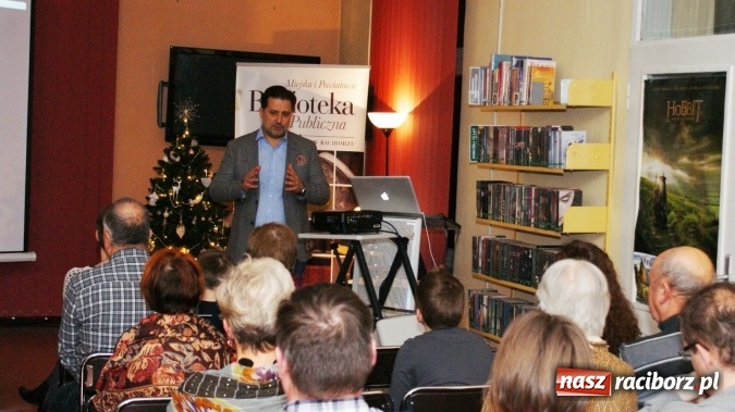 Zdjęcie w galerii na portalu naszraciborz.pl: Dom na dachu - spotkanie z Igorem Jelińskim w bibliotece wiadomości z regionu