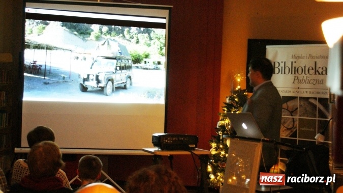 Zdjęcie w galerii na portalu naszraciborz.pl: Dom na dachu - spotkanie z Igorem Jelińskim w bibliotece wiadomości z regionu