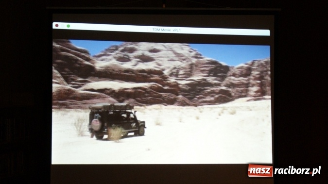 Zdjęcie w galerii na portalu naszraciborz.pl: Dom na dachu - spotkanie z Igorem Jelińskim w bibliotece wiadomości z regionu