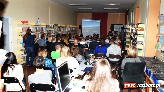 Zdjęcie w galerii na portalu naszraciborz.pl: Dom na dachu - spotkanie z Igorem Jelińskim w bibliotece wiadomości z regionu