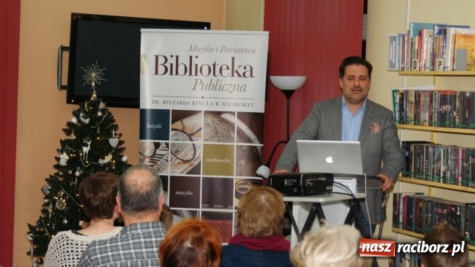 Zdjęcie w galerii na portalu naszraciborz.pl: Dom na dachu - spotkanie z Igorem Jelińskim w bibliotece wiadomości z regionu