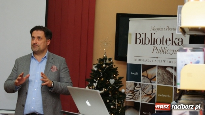 Zdjęcie w galerii na portalu naszraciborz.pl: Dom na dachu - spotkanie z Igorem Jelińskim w bibliotece wiadomości z regionu