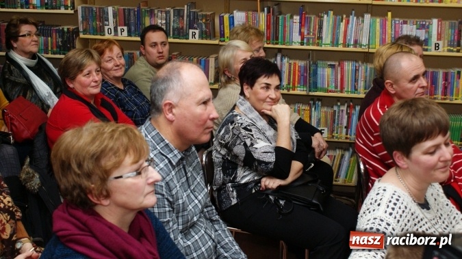 Zdjęcie w galerii na portalu naszraciborz.pl: Dom na dachu - spotkanie z Igorem Jelińskim w bibliotece wiadomości z regionu