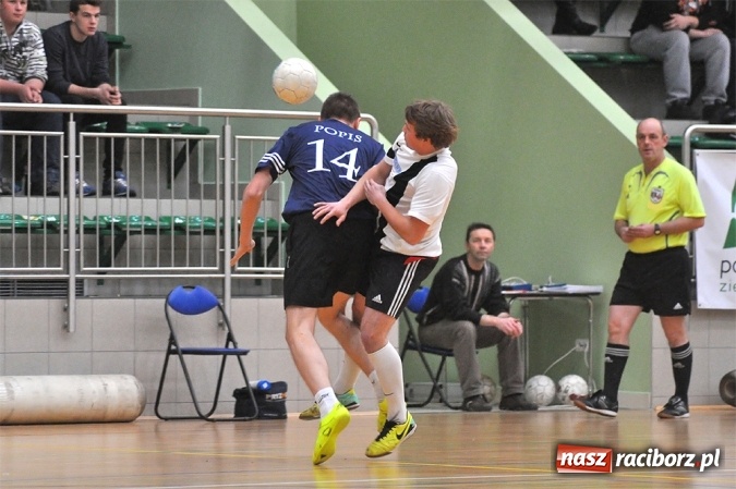 Zdjęcie w galerii na portalu naszraciborz.pl: Hit drugiej ligi dla Salonu Fryzjerskiego wiadomości z regionu