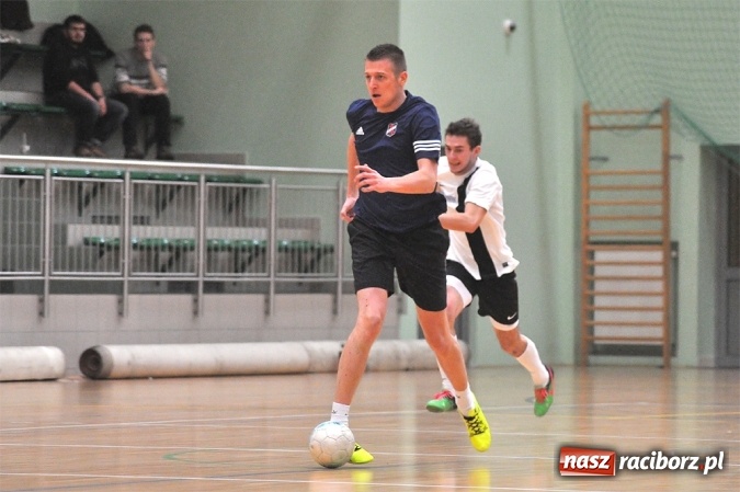 Zdjęcie w galerii na portalu naszraciborz.pl: Hit drugiej ligi dla Salonu Fryzjerskiego wiadomości z regionu