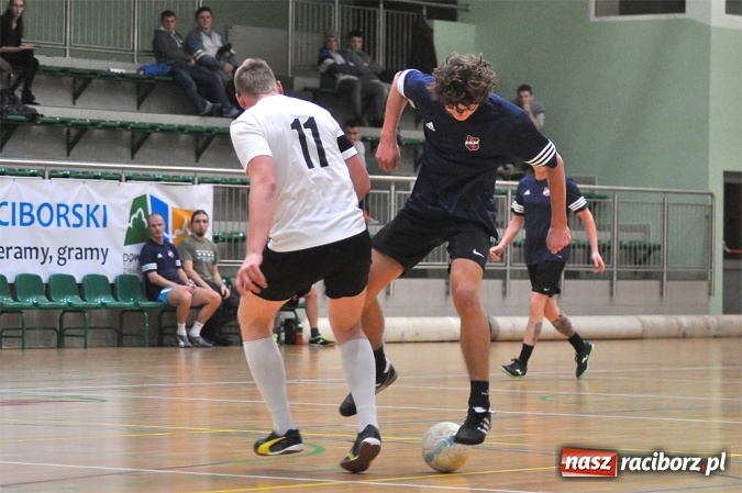 Zdjęcie w galerii na portalu naszraciborz.pl: Hit drugiej ligi dla Salonu Fryzjerskiego wiadomości z regionu