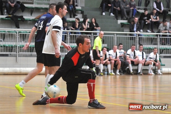 Zdjęcie w galerii na portalu naszraciborz.pl: Hit drugiej ligi dla Salonu Fryzjerskiego wiadomości z regionu