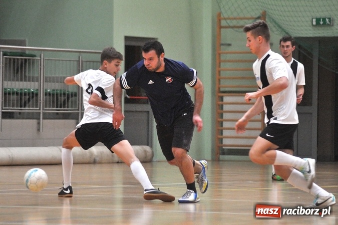 Zdjęcie w galerii na portalu naszraciborz.pl: Hit drugiej ligi dla Salonu Fryzjerskiego wiadomości z regionu