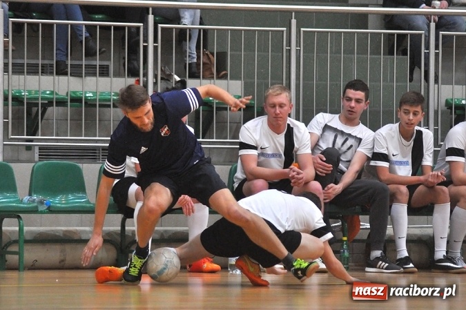 Zdjęcie w galerii na portalu naszraciborz.pl: Hit drugiej ligi dla Salonu Fryzjerskiego wiadomości z regionu