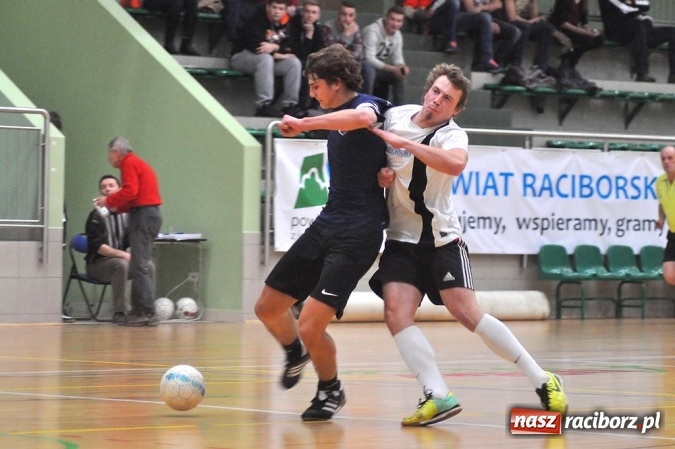 Zdjęcie w galerii na portalu naszraciborz.pl: Hit drugiej ligi dla Salonu Fryzjerskiego wiadomości z regionu