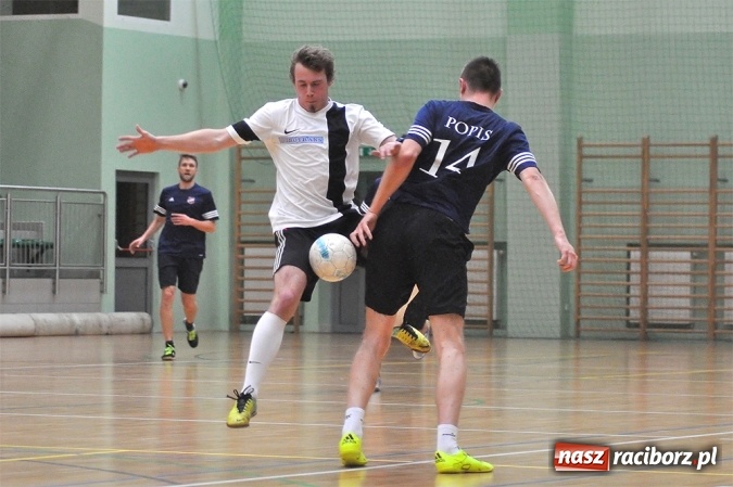 Zdjęcie w galerii na portalu naszraciborz.pl: Hit drugiej ligi dla Salonu Fryzjerskiego wiadomości z regionu