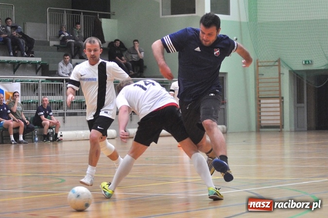 Zdjęcie w galerii na portalu naszraciborz.pl: Hit drugiej ligi dla Salonu Fryzjerskiego wiadomości z regionu