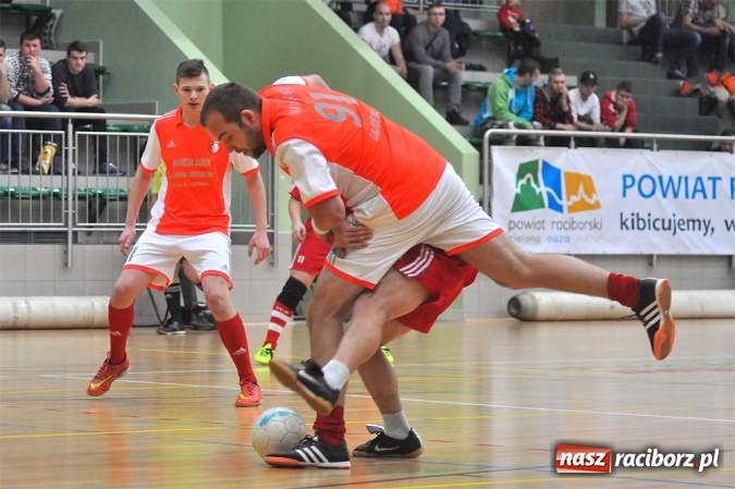 Zdjęcie w galerii na portalu naszraciborz.pl: Hit drugiej ligi dla Salonu Fryzjerskiego wiadomości z regionu